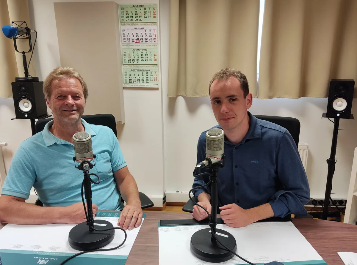 Klaus Mehler bei einem Radiointerview im Studio von Radio Segenswelle